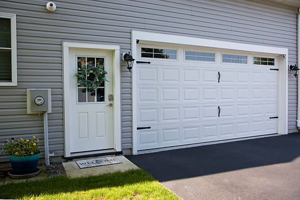 24/7 Emergency Garage Door Panel Replacement experts in Saegertown, PA